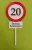 Nyomtatott ,fa alapú HDF(nem tömörfa)     beszúrós dísz Nagy Sebesség korlátozó  tábla Boldog Szülinapot 20	1db	10x23cm