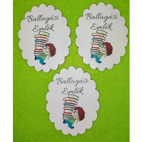   Nyomtatott Fa  Ballagási Emlék  Fiú Könyv kupaccal 	3db/csomag	8,5x6,5cm 