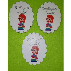   Nyomtatott Fa  Ballagási Emlék  Lányos Könyv kupaccal 	3db/csomag	9,5x6,5cm 