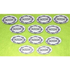   Nyomtatott fa  Kicsi Fekete virág mintás ovális tábla Emlékezünk  felirattal	12db/csomag	4x2,5 cm 