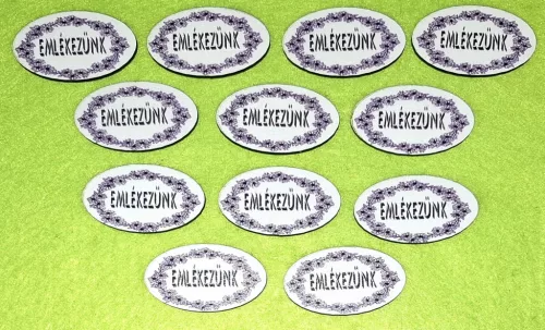 Nyomtatott fa  Kicsi Fekete virág mintás ovális tábla Emlékezünk  felirattal	12db/csomag	4x2,5 cm 