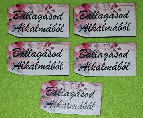  Nyomtatott ,fa alapú HDF(nem tömörfa) ,Biléta tábla Ballagásod Alkalmából felirattal 	5db/csomag	7x3,5cm 