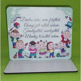    Nyomtatott fa  Zöld hátteres Talpas tábla Dadus néni, nem felejtlek…..	1 szett	15x12,5cm, talp 17,5x10 