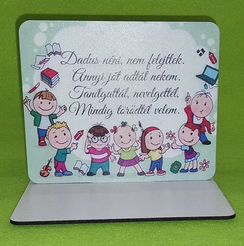  Nyomtatott fa  Zöld hátteres Talpas tábla Dadus néni, nem felejtlek…..	1 szett	15x12,5cm, talp 17,5x10 