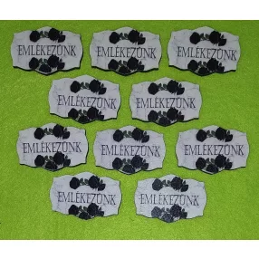   Nyomtatott Fa   Fehér márvány háttérrel fekete rózsás Emlékezünk felirattal 	10db/csomag	3x4,5cm 