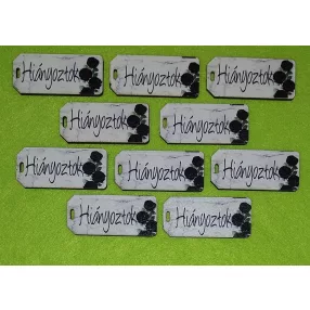   Nyomtatott Fa   Biléta tábla Fehér márvány háttérrel fekete rózsás Hiányoztok felirattal 	10db/csomag	5,5x2,5cm 