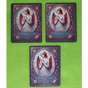   Nyomtatott Fa  angyalkás tábla  Emlékezünk felirattal 	3db/csomag	5x7cm 