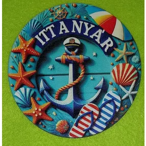   Nyomtatott ,fa alapú HDF(nem tömörfa)    Kicsi Kerek  Nyári ajtódísz közép    Itt a Nyár  felirattal 	1db	11,8cm 