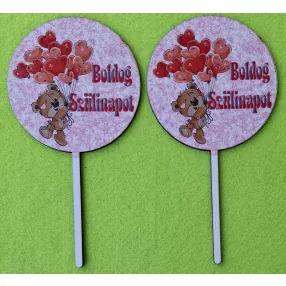   Nyomtatott ,fa alapú HDF(nem tömörfa)     beszúrós dísz Macis lufival  Boldog születésnapot	2db/csomag	 8,5x16 cm