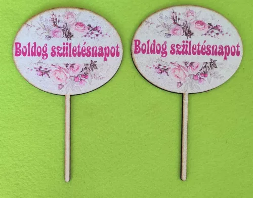 Nyomtatott ,fa alapú HDF(nem tömörfa)      Beszúrós ovális  rózsás    Boldog születésnapot	2db/ csomag 	10x16cm
