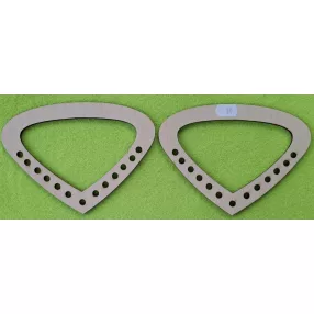   15x11 cm   Natúr,nyír rétegelt lemez  táskafül  lekerekített háromszög  6mm lyukkal 	1pár	