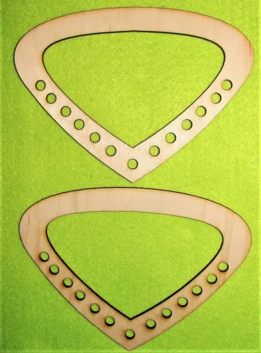 15x11 cm   Natúr,nyír rétegelt lemez  táskafül  lekerekített háromszög  6mm lyukkal 	1pár	